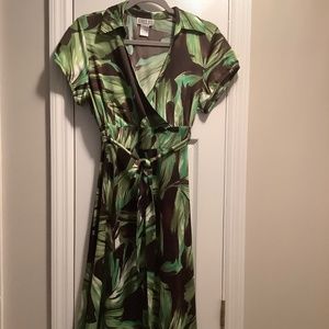 Robbie Bee size 14 Green, Black Cream Abstract “Leaf print” Dress.